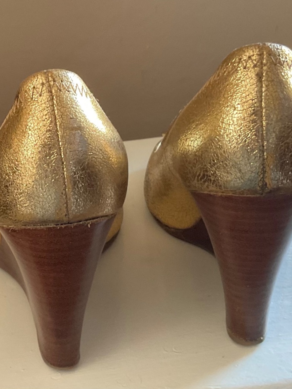 Tory Burch Peep Toe Gold Leather Wedges sz 7.5 - Picture 5 of 6